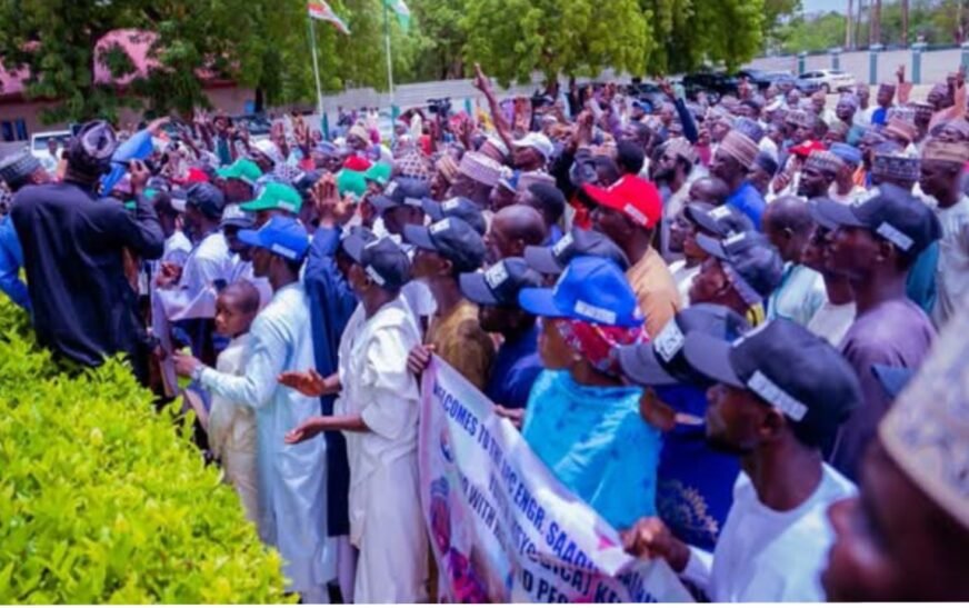 Over 10,000 ADC, PDP members defect to APC in Kebbi
