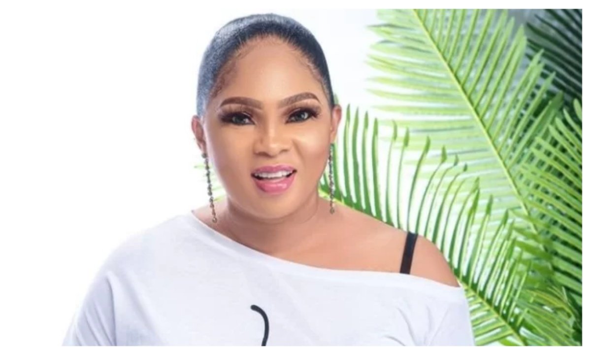 Actress Regina Chukwu denied entry at Lateef, Mo Bimpe’s triplets’ thanksgiving [VIDEO]