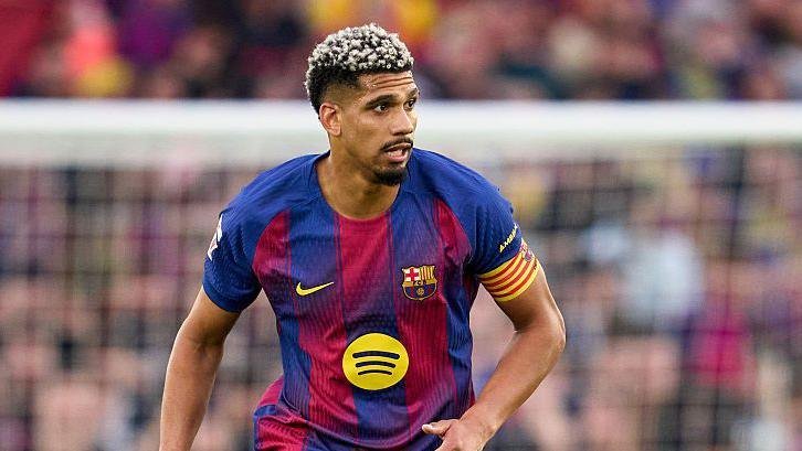 Transfer: Araujo’s shirt number at Liverpool confirmed